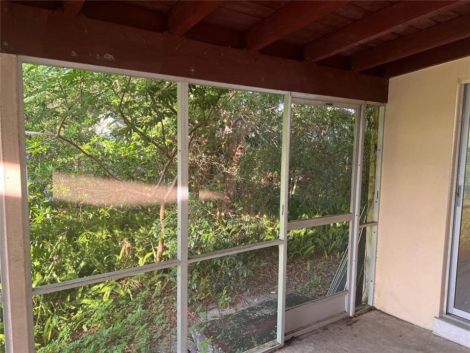 Activo con contrato: $165,000 (4 camas, 2 baños, 1501 Pies cuadrados)