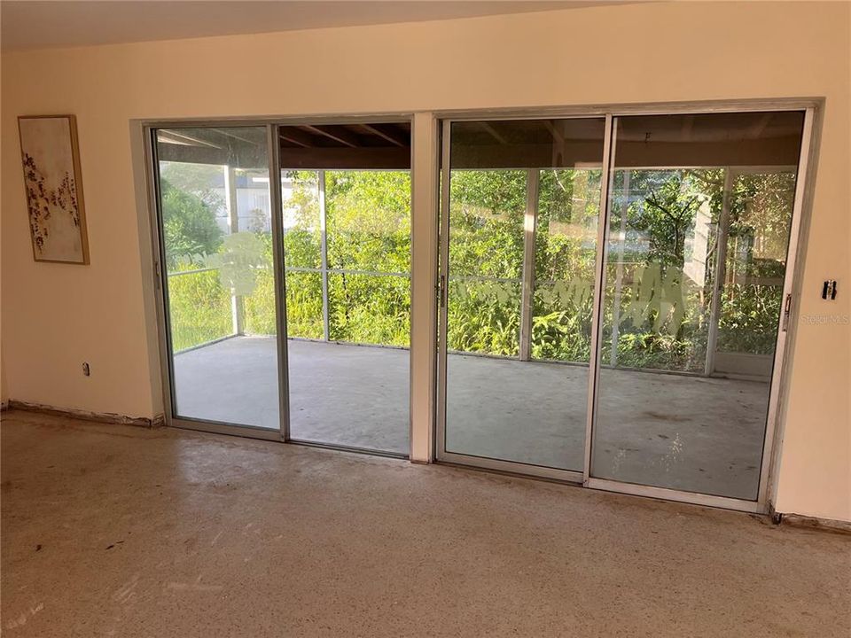 Activo con contrato: $165,000 (4 camas, 2 baños, 1501 Pies cuadrados)