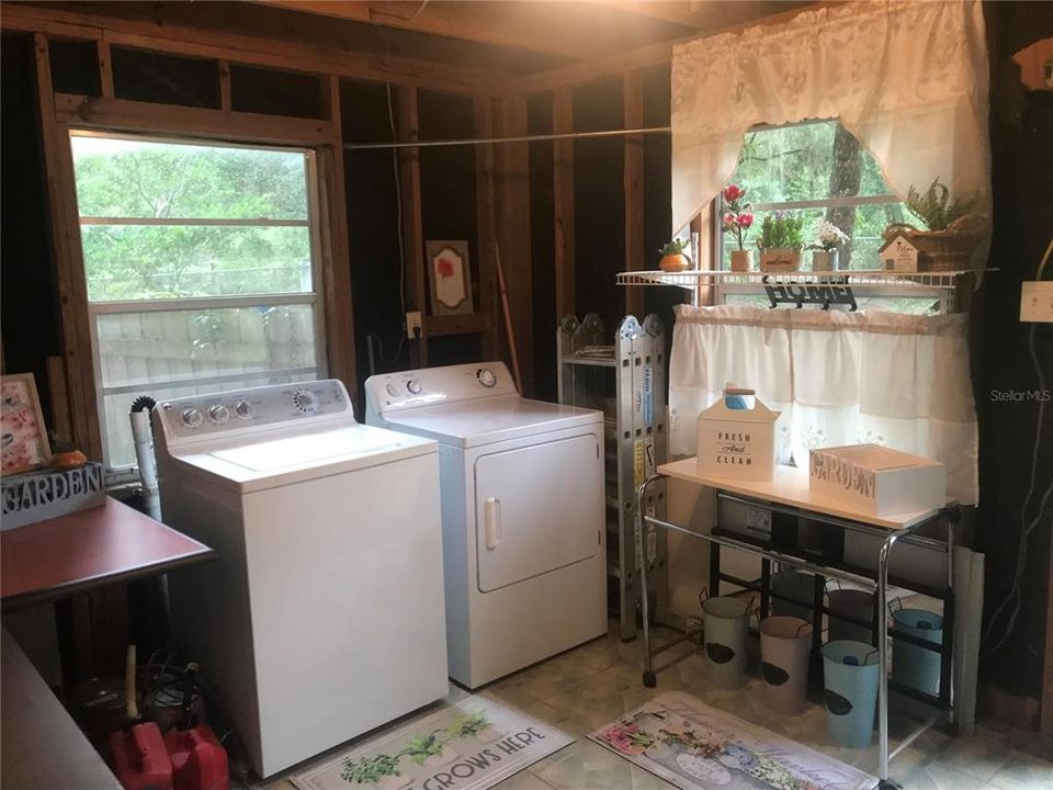 For Sale: $165,000 (2 beds, 2 baths, 1104 Square Feet)