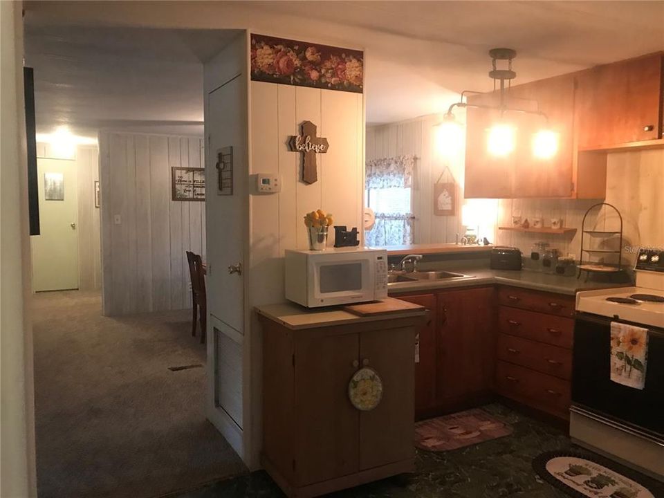 For Sale: $165,000 (2 beds, 2 baths, 1104 Square Feet)