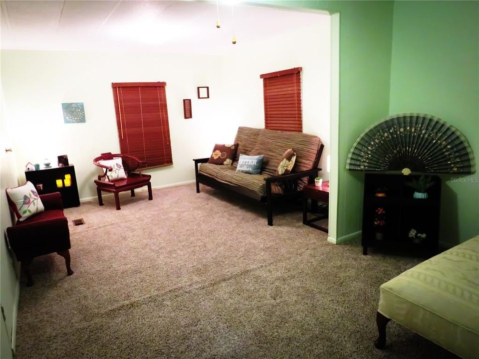 For Sale: $165,000 (2 beds, 2 baths, 1104 Square Feet)