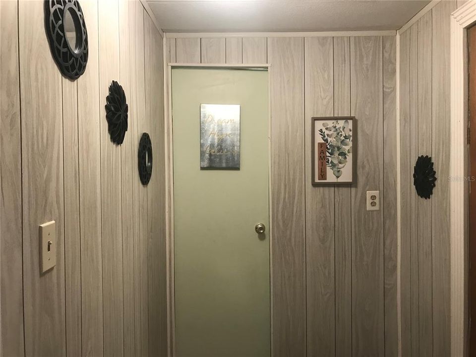 For Sale: $165,000 (2 beds, 2 baths, 1104 Square Feet)