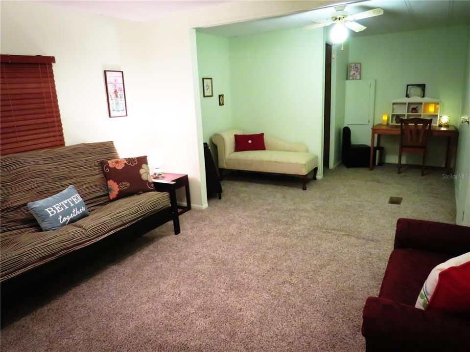 For Sale: $165,000 (2 beds, 2 baths, 1104 Square Feet)