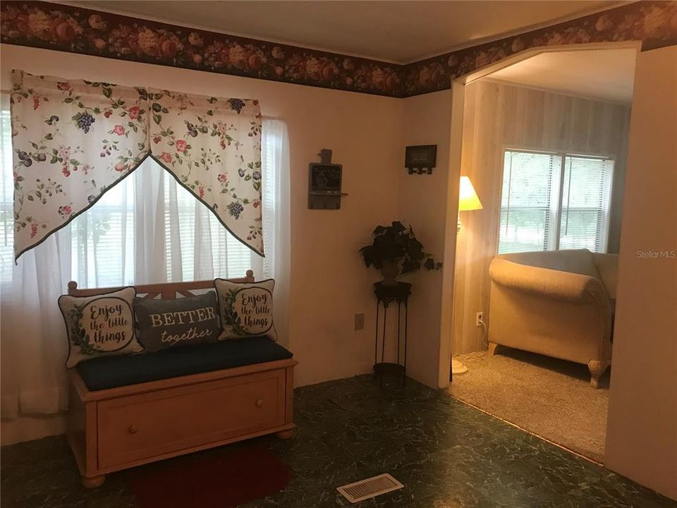 For Sale: $165,000 (2 beds, 2 baths, 1104 Square Feet)