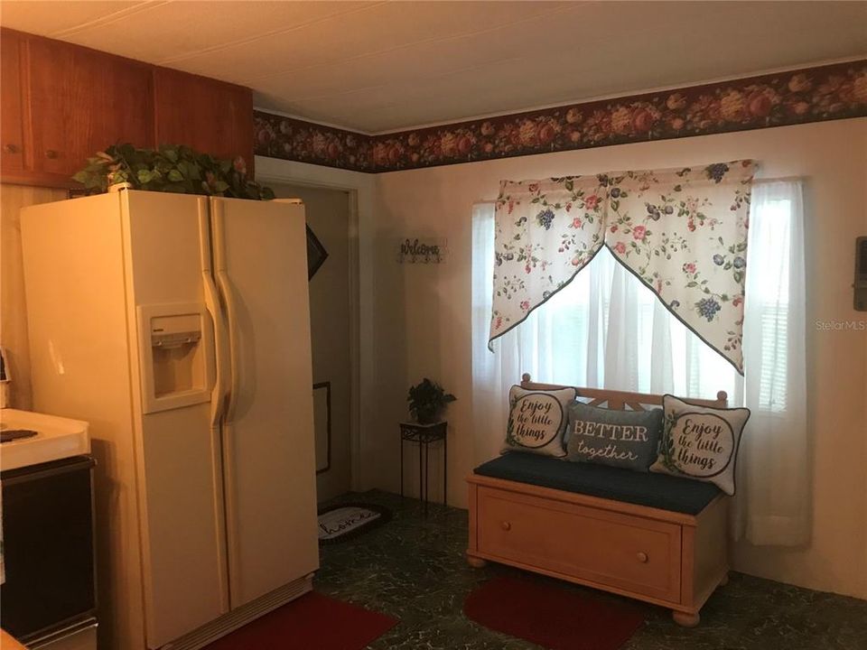 For Sale: $165,000 (2 beds, 2 baths, 1104 Square Feet)