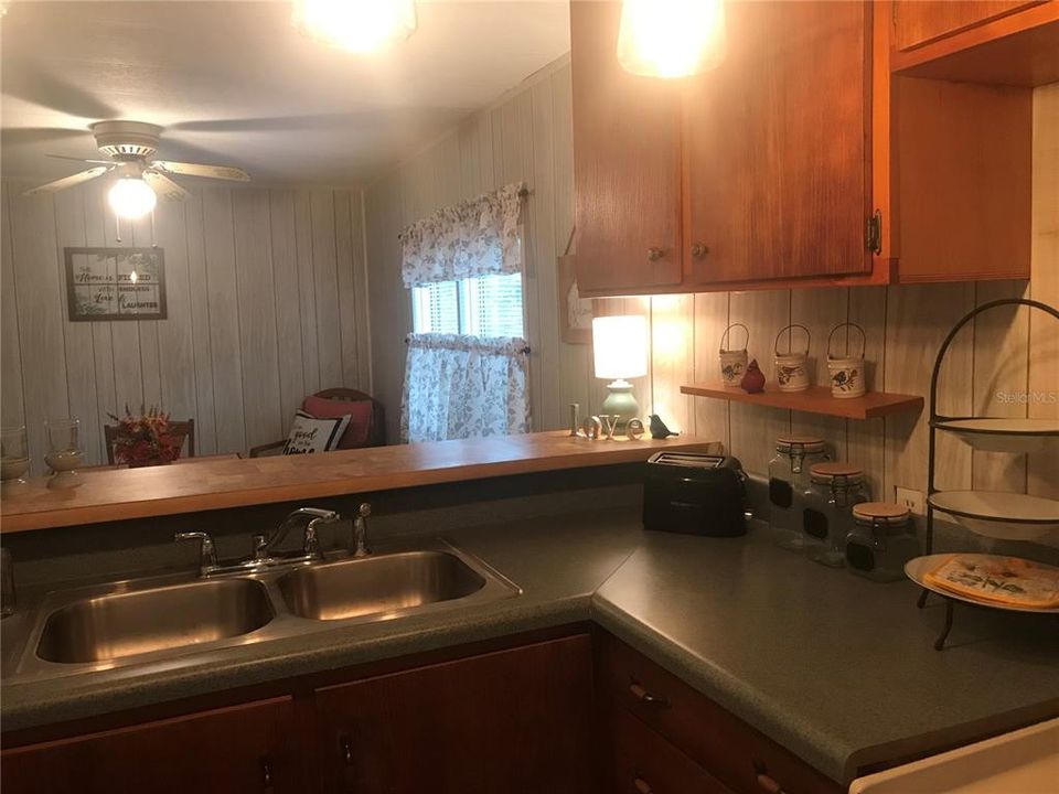 For Sale: $165,000 (2 beds, 2 baths, 1104 Square Feet)