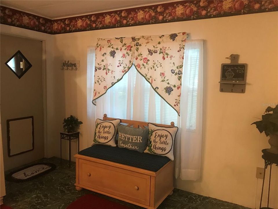 For Sale: $165,000 (2 beds, 2 baths, 1104 Square Feet)