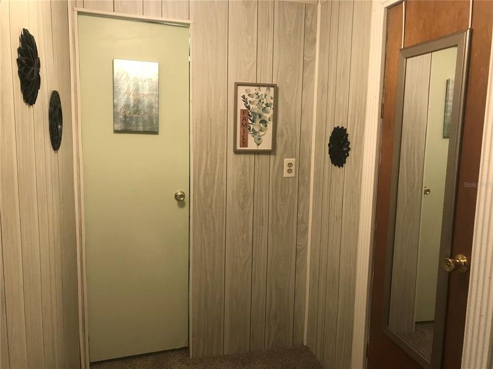 For Sale: $165,000 (2 beds, 2 baths, 1104 Square Feet)
