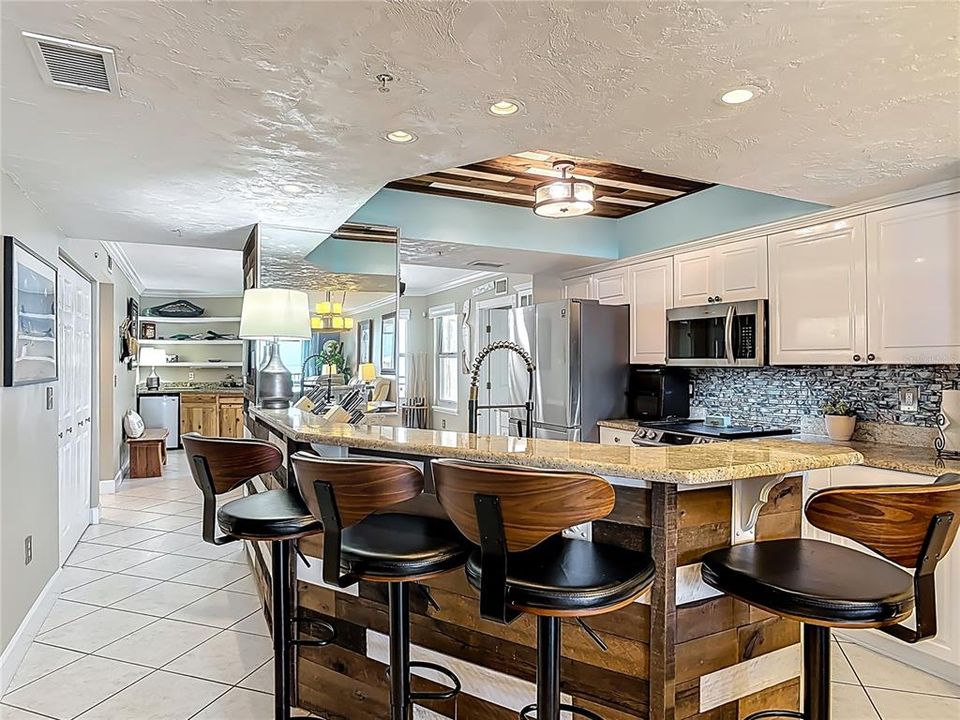 For Sale: $650,000 (3 beds, 3 baths, 2140 Square Feet)