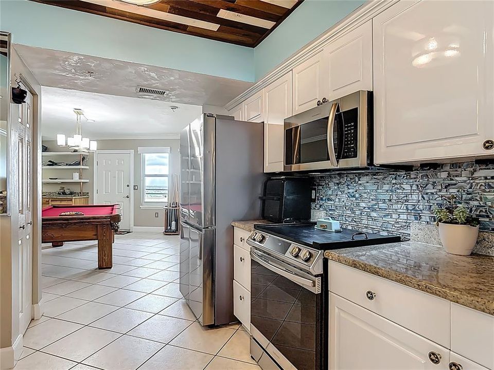 For Sale: $650,000 (3 beds, 3 baths, 2140 Square Feet)