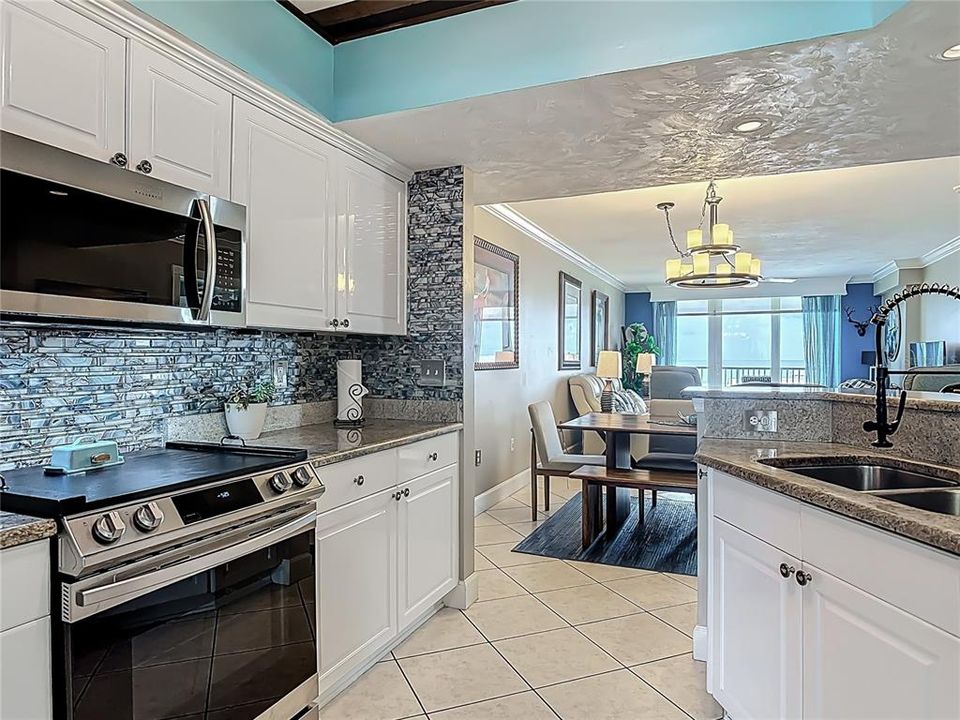 For Sale: $650,000 (3 beds, 3 baths, 2140 Square Feet)