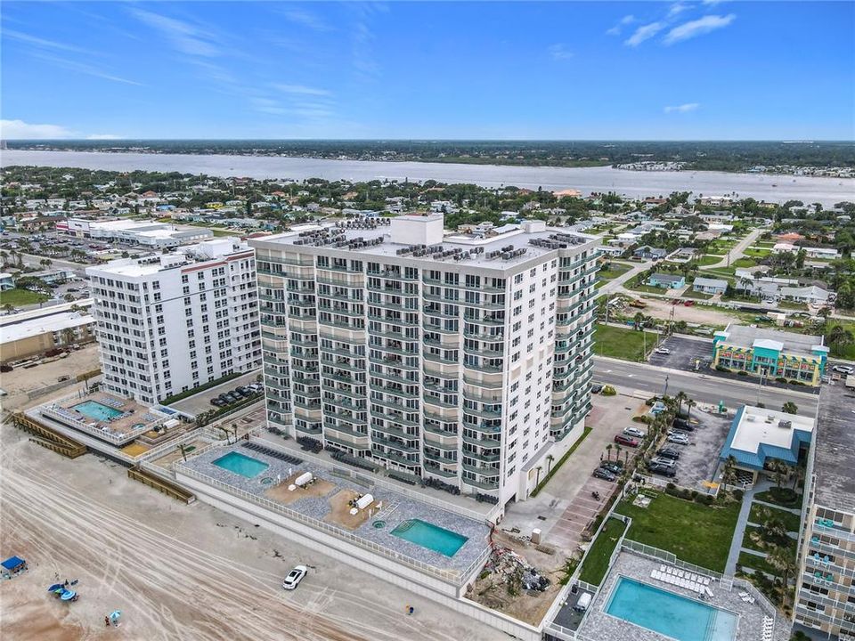 For Sale: $650,000 (3 beds, 3 baths, 2140 Square Feet)