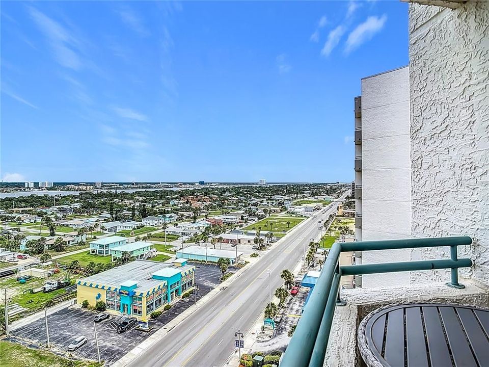 For Sale: $650,000 (3 beds, 3 baths, 2140 Square Feet)