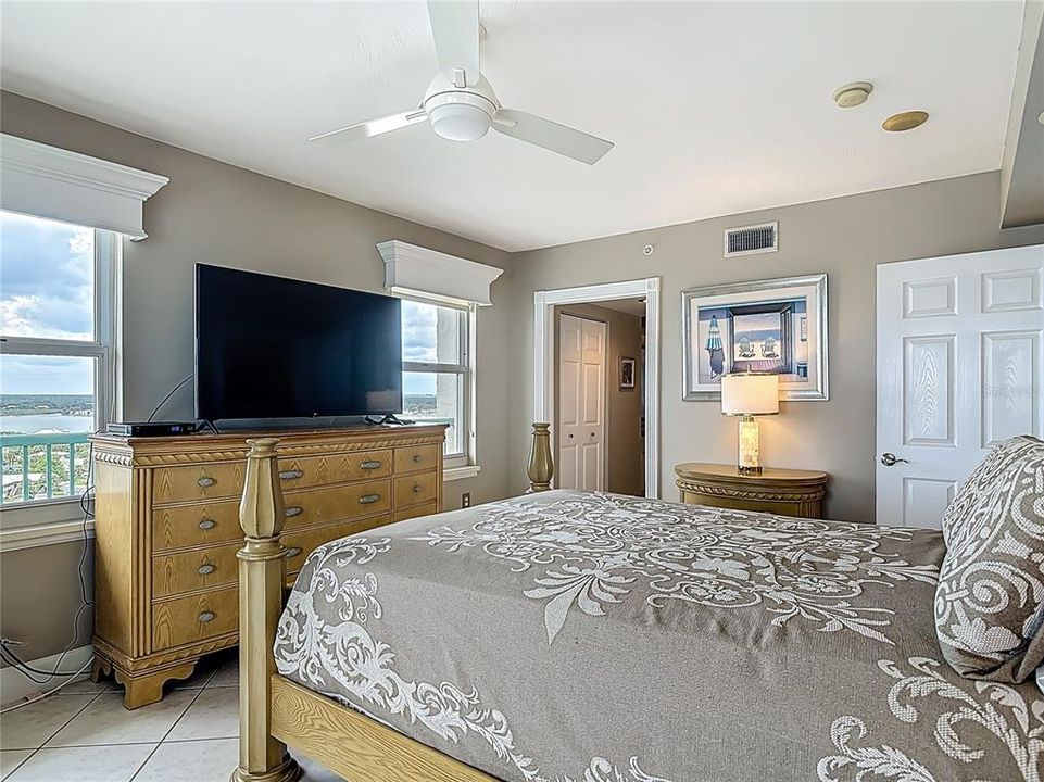 For Sale: $650,000 (3 beds, 3 baths, 2140 Square Feet)