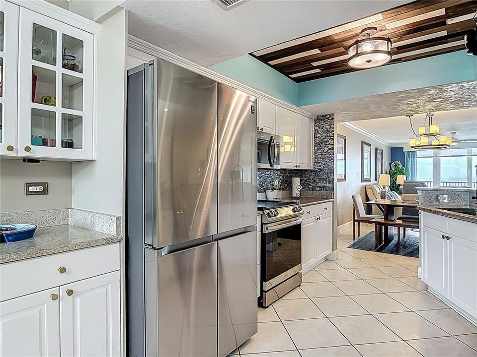 For Sale: $650,000 (3 beds, 3 baths, 2140 Square Feet)