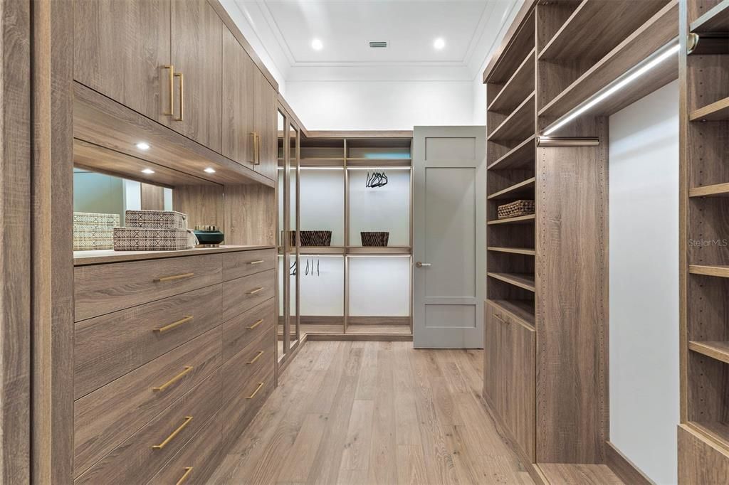 For Sale: $3,825,000 (5 beds, 5 baths, 4055 Square Feet)