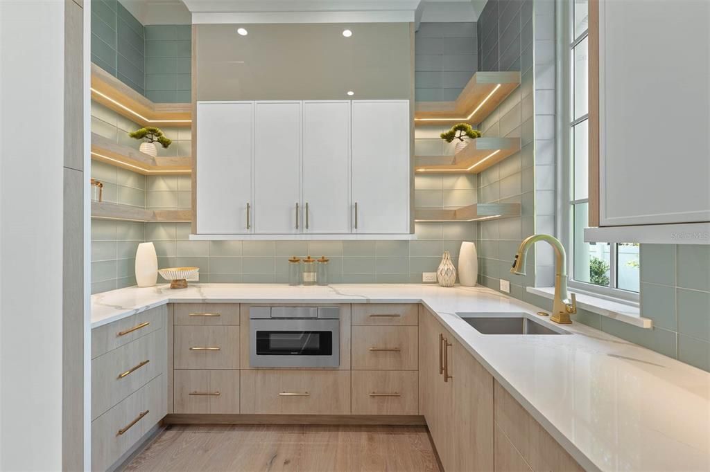 For Sale: $3,825,000 (5 beds, 5 baths, 4055 Square Feet)