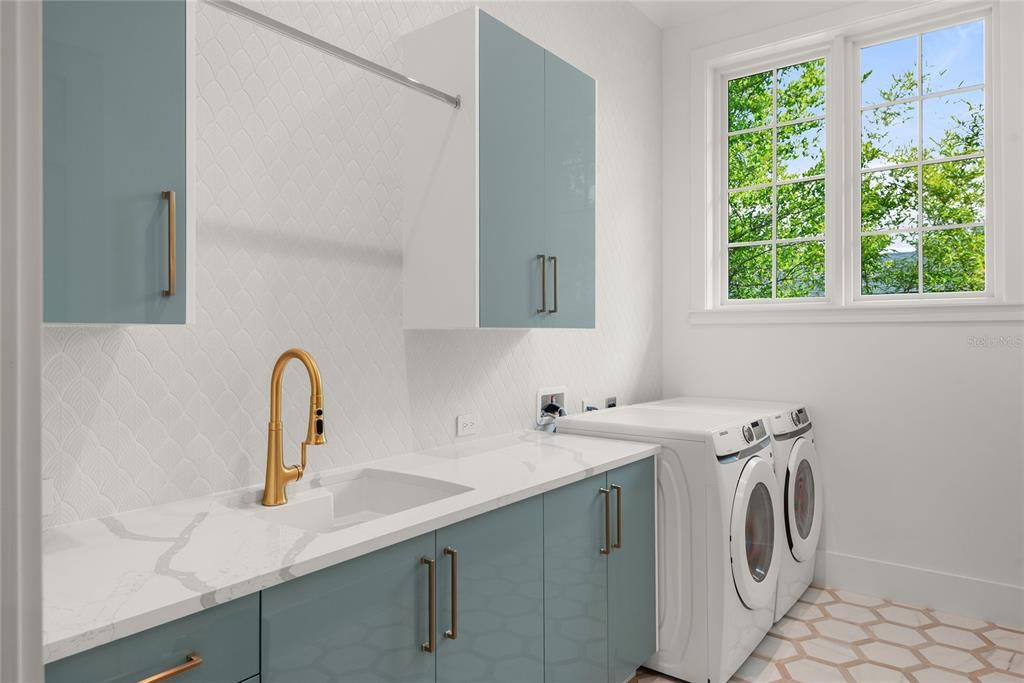 For Sale: $3,825,000 (5 beds, 5 baths, 4055 Square Feet)