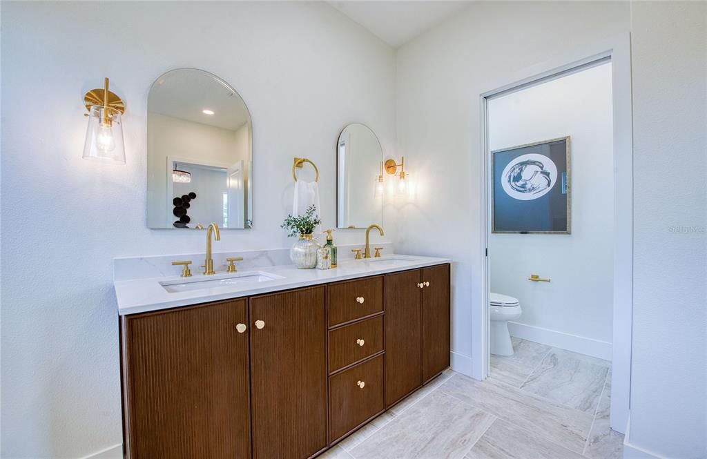 На продажу: $639,000 (4 спален, 2 ванн, 2000 Квадратных фут)