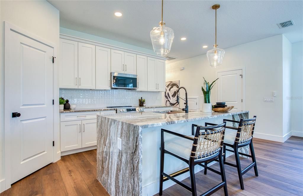 На продажу: $639,000 (4 спален, 2 ванн, 2000 Квадратных фут)