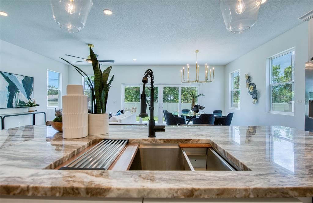 На продажу: $639,000 (4 спален, 2 ванн, 2000 Квадратных фут)