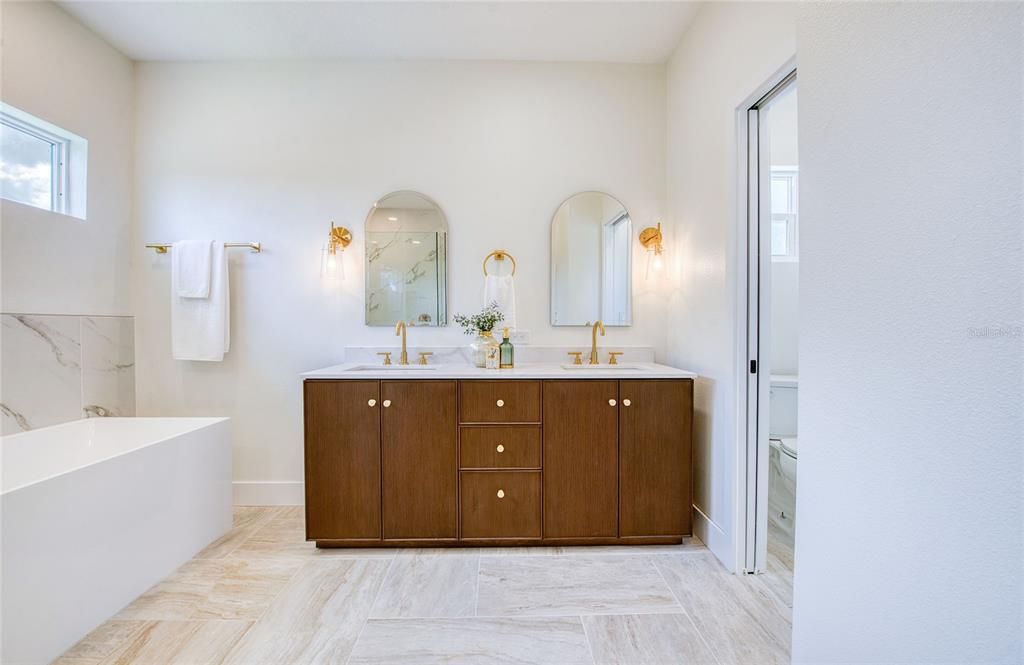 На продажу: $639,000 (4 спален, 2 ванн, 2000 Квадратных фут)