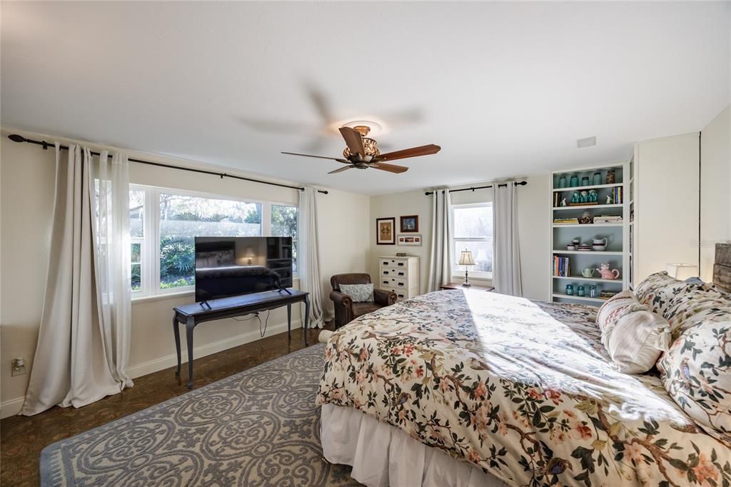 For Sale: $799,000 (5 beds, 3 baths, 3437 Square Feet)