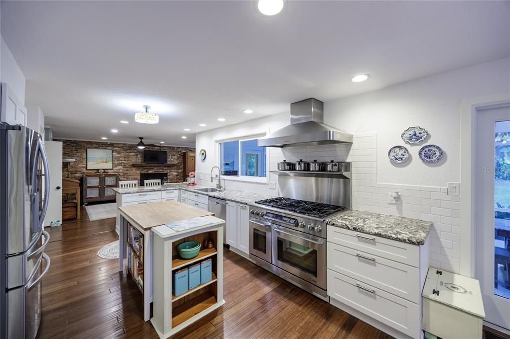 For Sale: $799,000 (5 beds, 3 baths, 3437 Square Feet)