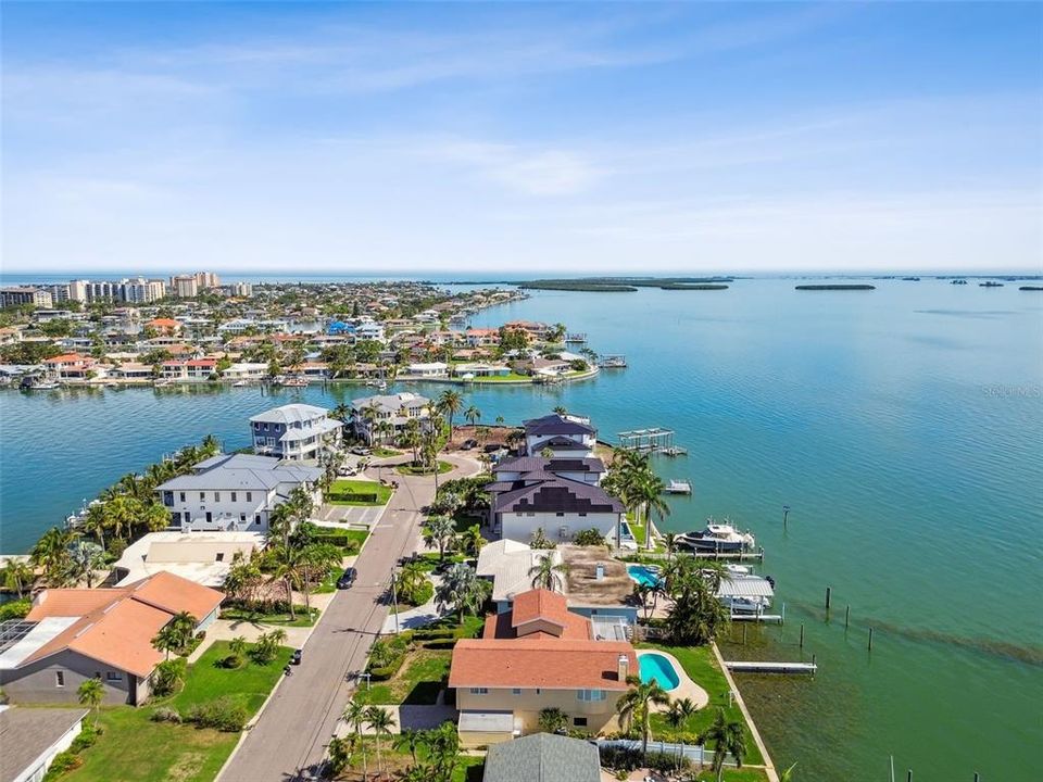 На продажу: $1,950,000 (5 спален, 4 ванн, 4138 Квадратных фут)