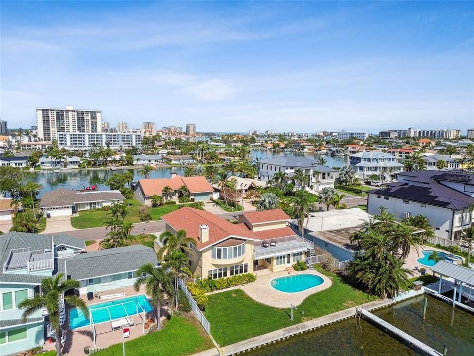 На продажу: $1,950,000 (5 спален, 4 ванн, 4138 Квадратных фут)