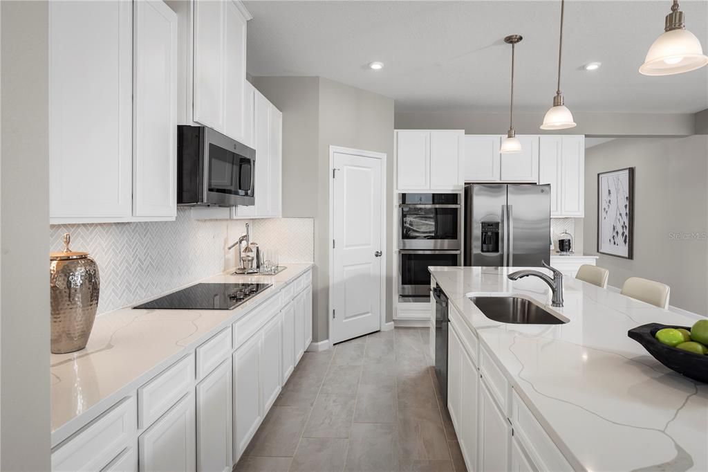 En Venta: $468,990 (4 camas, 3 baños, 3287 Pies cuadrados)