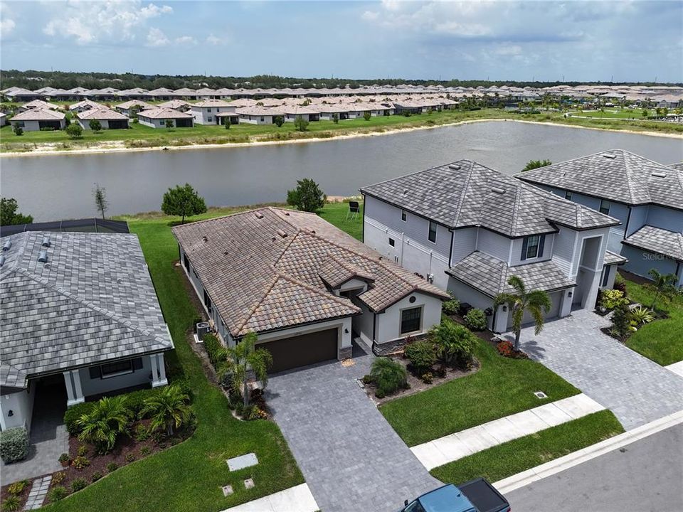Active With Contract: $450,000 (3 beds, 3 baths, 2032 Square Feet)