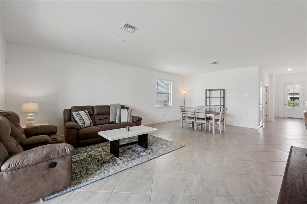 Active With Contract: $450,000 (3 beds, 3 baths, 2032 Square Feet)