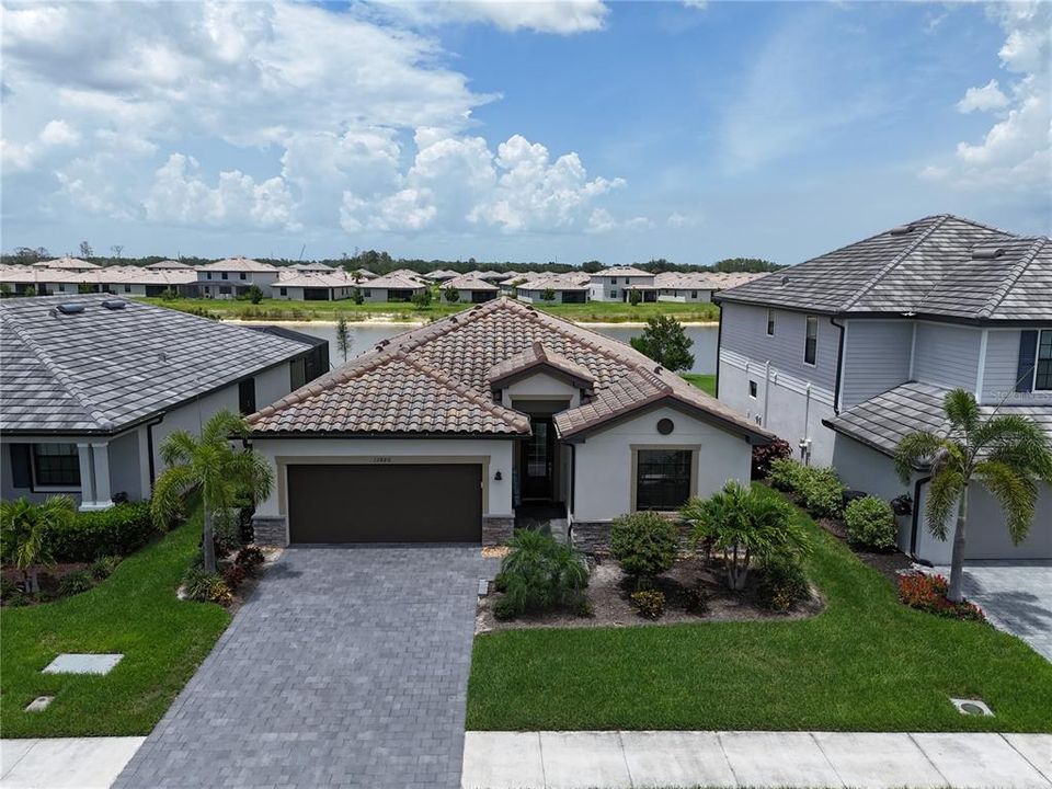 Active With Contract: $450,000 (3 beds, 3 baths, 2032 Square Feet)