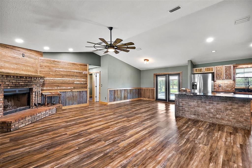 На продажу: $679,000 (3 спален, 2 ванн, 1588 Квадратных фут)