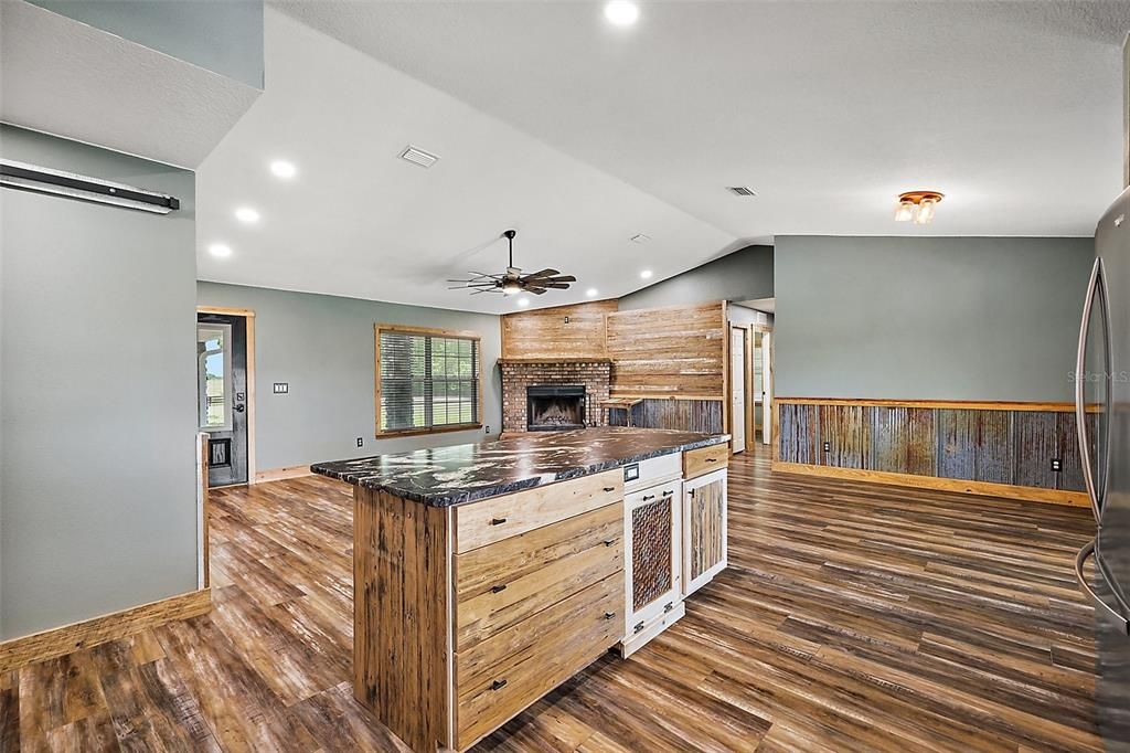 На продажу: $679,000 (3 спален, 2 ванн, 1588 Квадратных фут)