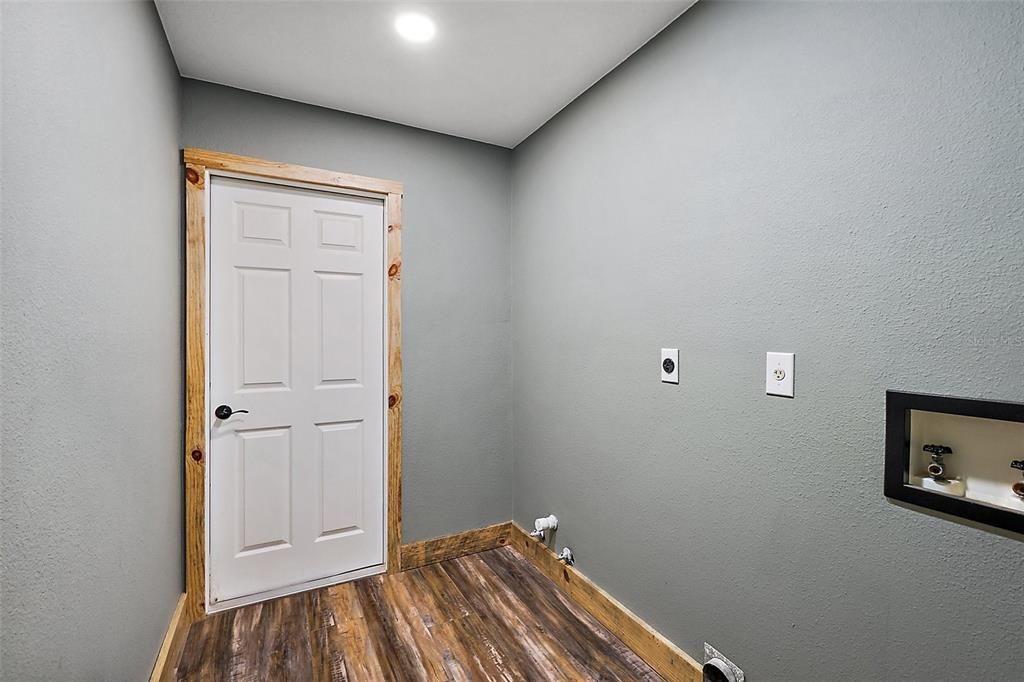 На продажу: $679,000 (3 спален, 2 ванн, 1588 Квадратных фут)