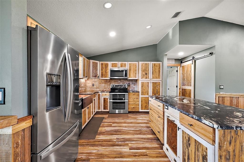 На продажу: $679,000 (3 спален, 2 ванн, 1588 Квадратных фут)