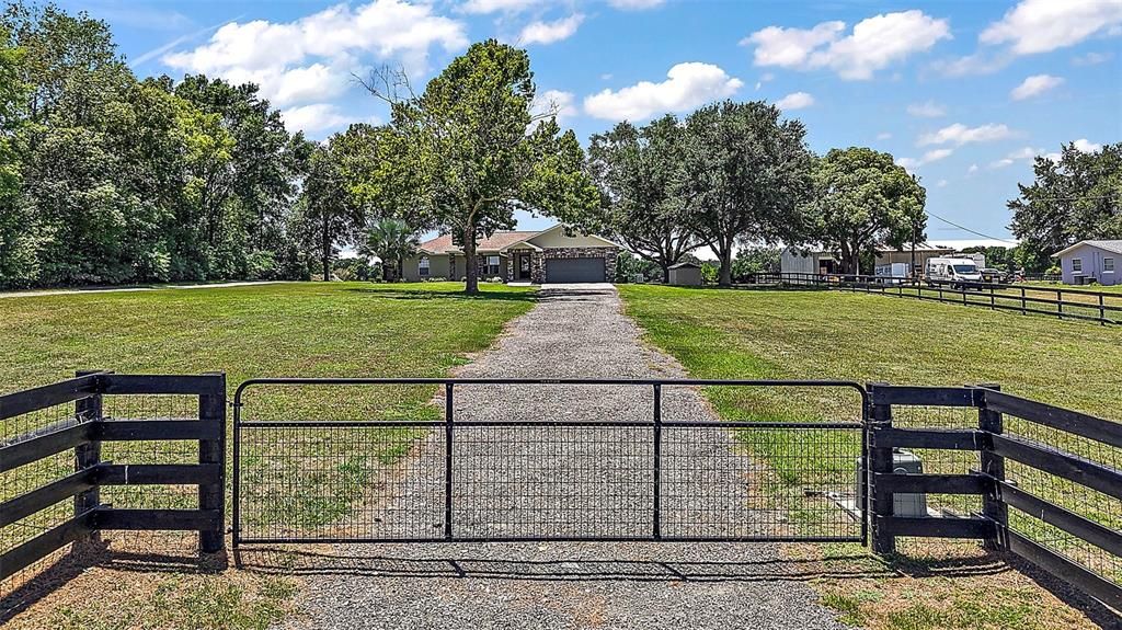 На продажу: $679,000 (3 спален, 2 ванн, 1588 Квадратных фут)