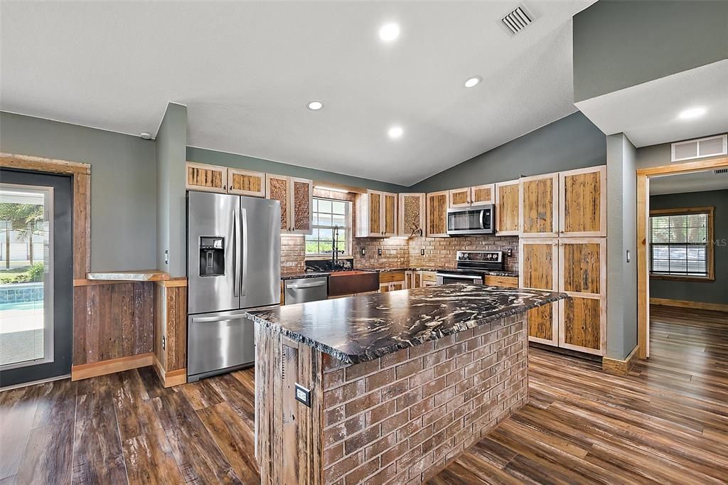 На продажу: $679,000 (3 спален, 2 ванн, 1588 Квадратных фут)