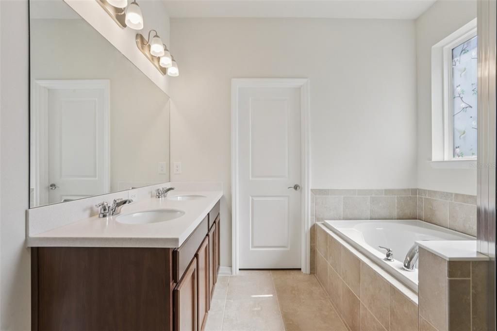 待售: $364,900 (4 贝兹, 2 浴室, 1832 平方英尺)