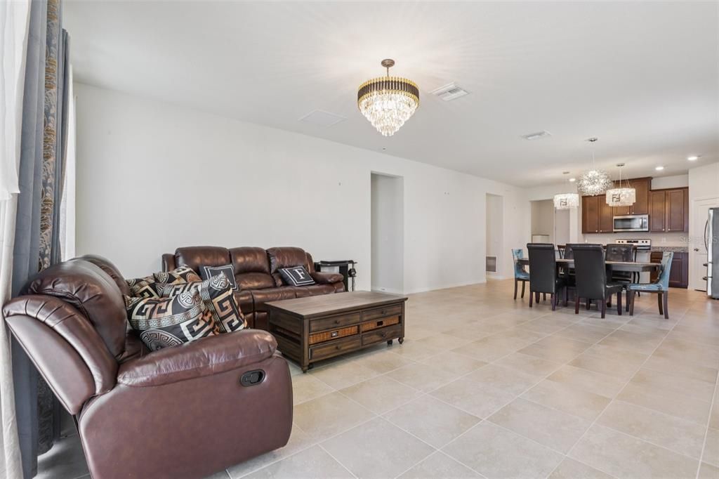 待售: $364,900 (4 贝兹, 2 浴室, 1832 平方英尺)