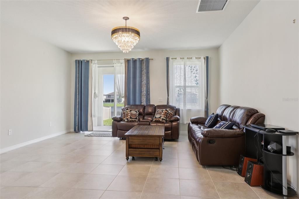 待售: $364,900 (4 贝兹, 2 浴室, 1832 平方英尺)