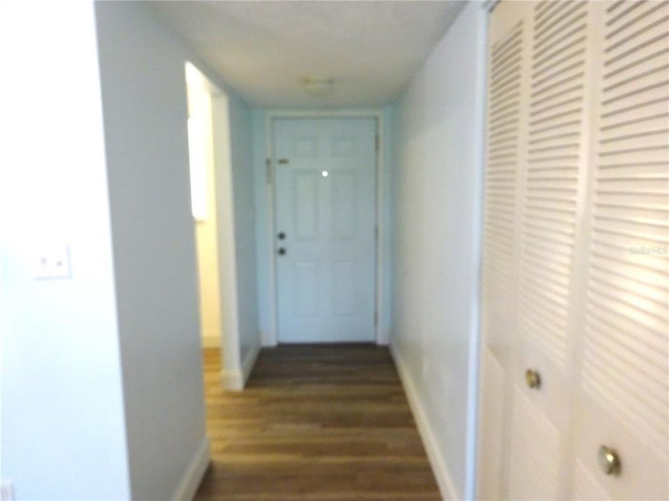 For Sale: $110,000 (2 beds, 1 baths, 832 Square Feet)