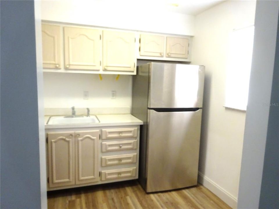 For Sale: $110,000 (2 beds, 1 baths, 832 Square Feet)