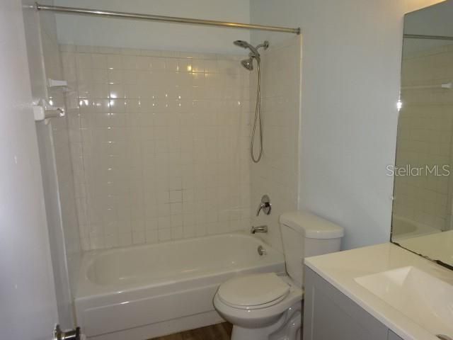 For Sale: $110,000 (2 beds, 1 baths, 832 Square Feet)