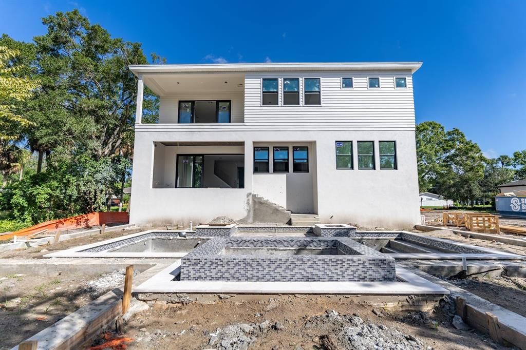 合同活跃: $2,650,000 (5 贝兹, 4 浴室, 5072 平方英尺)