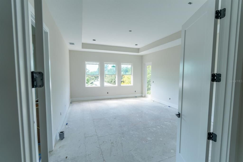 合同活跃: $2,650,000 (5 贝兹, 4 浴室, 5072 平方英尺)