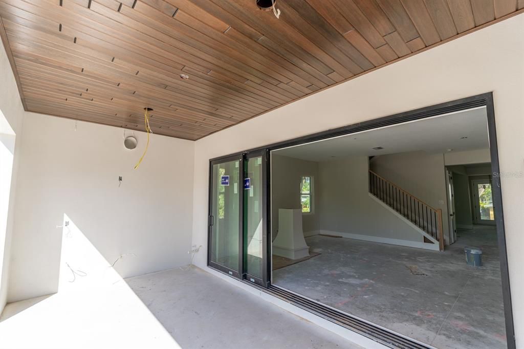 合同活跃: $2,650,000 (5 贝兹, 4 浴室, 5072 平方英尺)