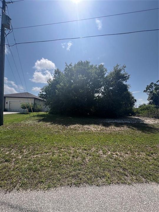 待售: $44,900 (0.19 acres)